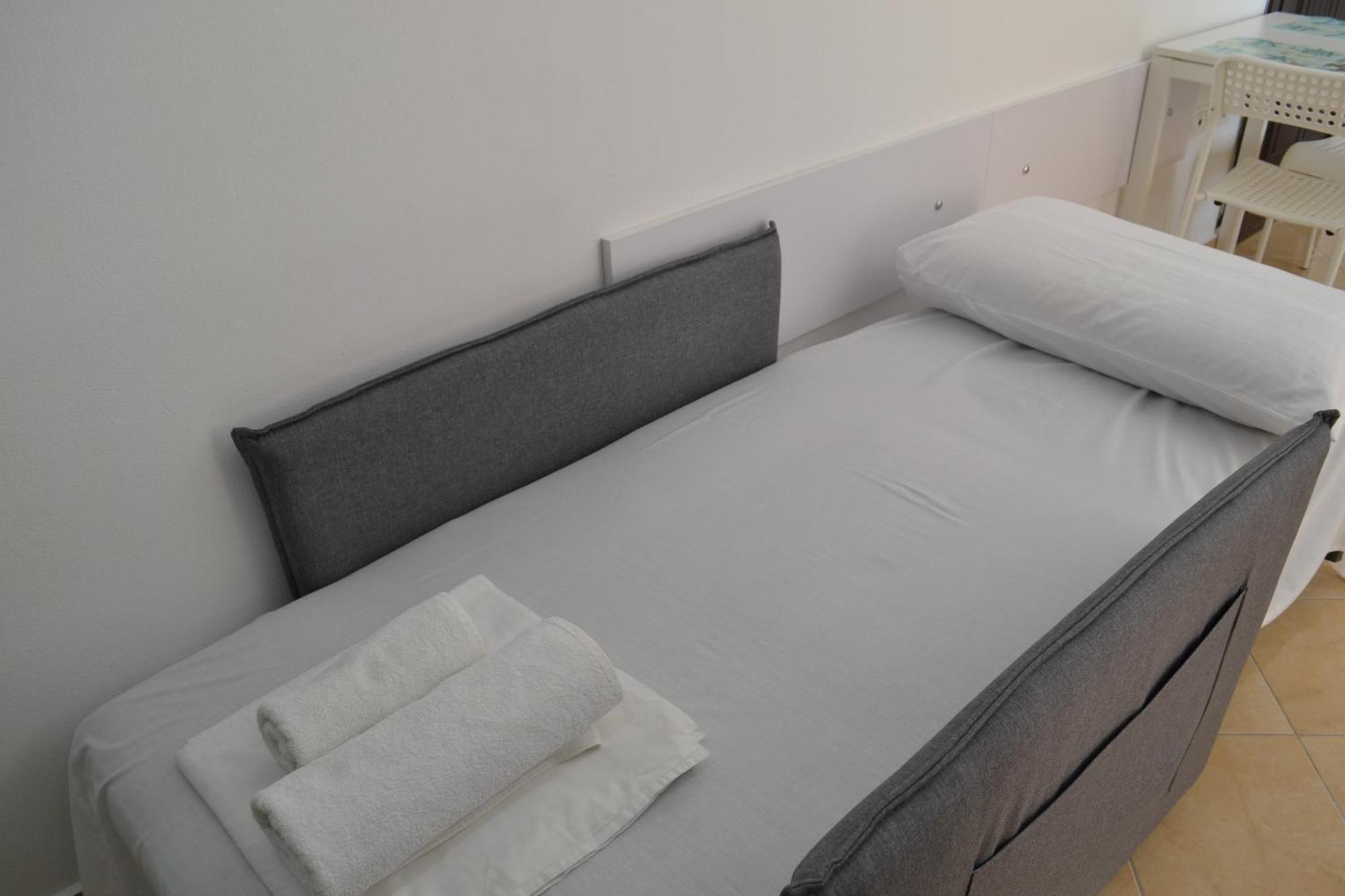 Sunny Balcony Free Parking Appartamento